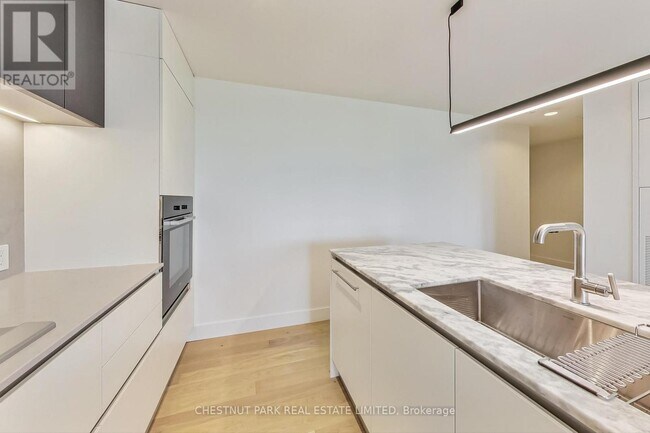 Photo - 1414 Bayview Ave Unit 404