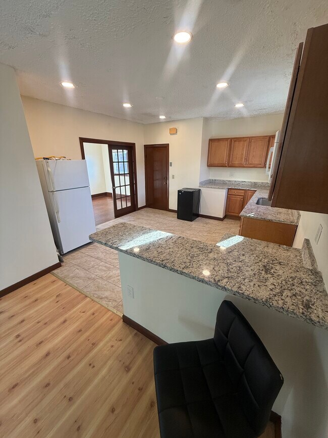 Photo - 569 Main St Unit 2