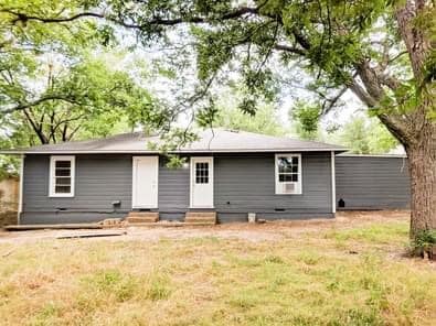 913 W Pecan St