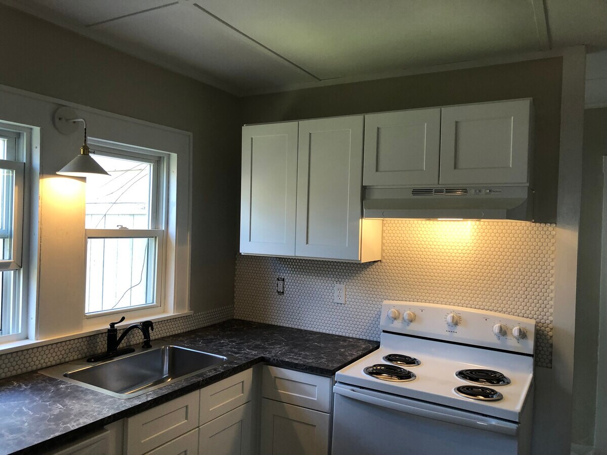 Photo - 995 Western Ave