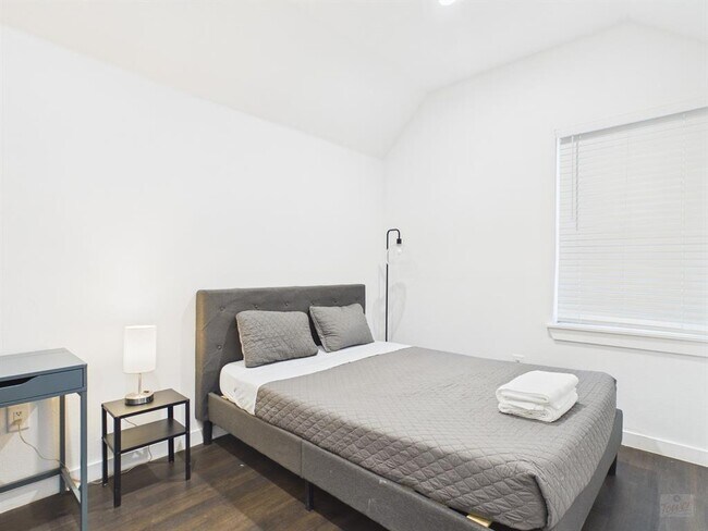 Photo - 1010 W 26th St Unidad 310