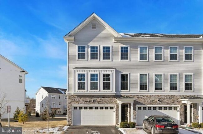 Photo - 212 Red Leaf Ln Townhome