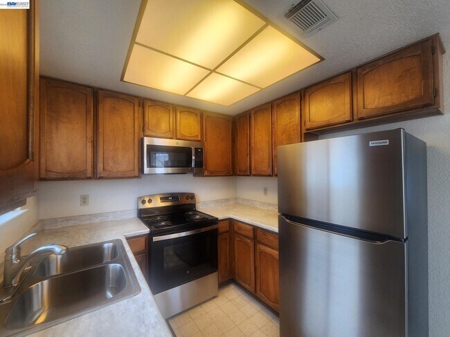 Photo - 198 Peters Ave Unit C