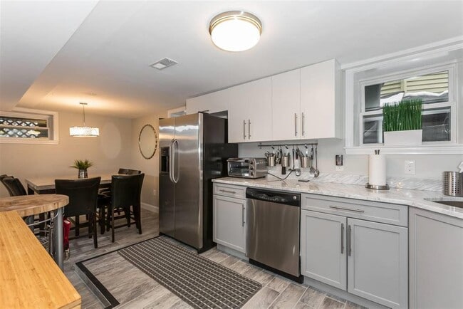 Photo - 98 Elm St Unit 1