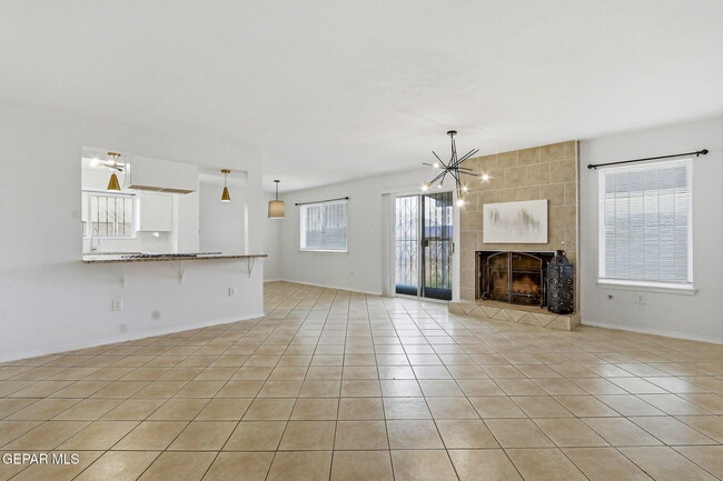 Photo - 10837 Gemstone St