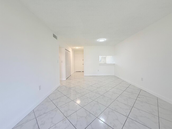 Photo - 6106 Forest Hill Blvd Unit 204