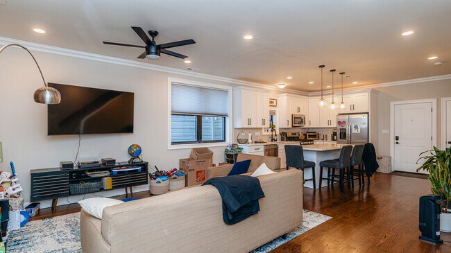 Photo - 1933 S May St Unit 1R