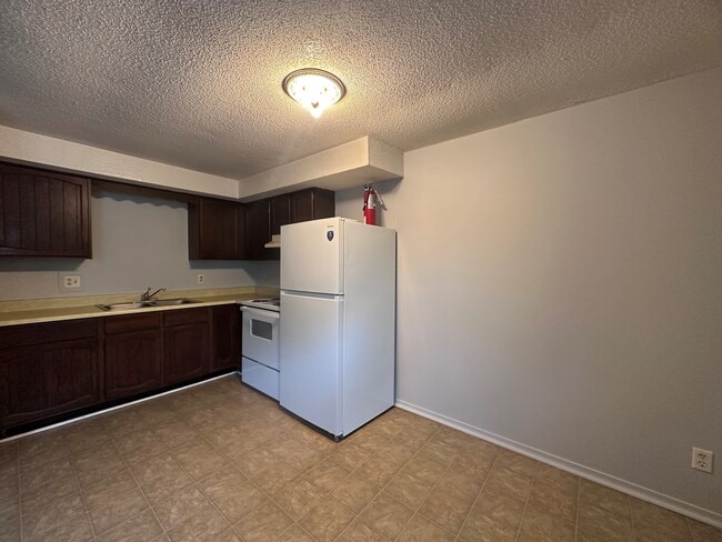 Photo - 408-4 Main-W