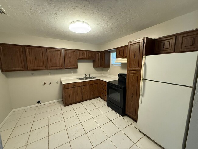 Photo - Cute 3/1 with Fenced Yard!