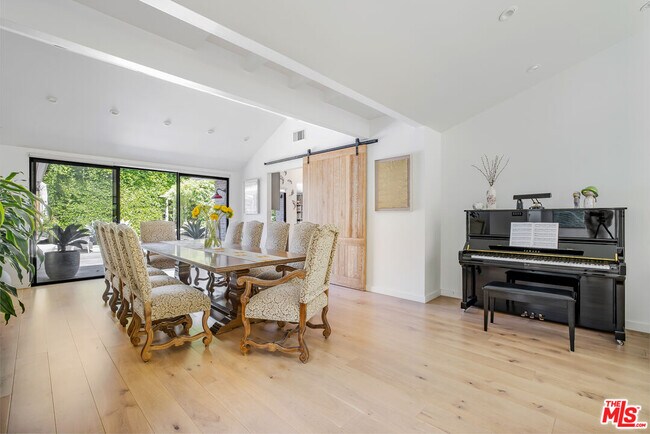 Photo - 521 Loring Ave