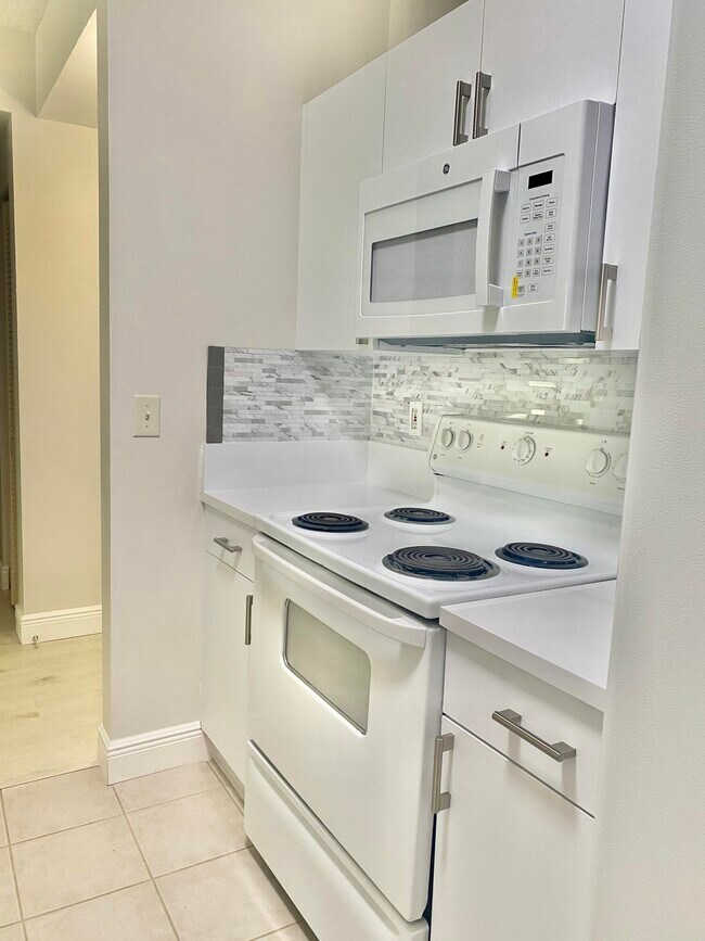 Photo - 630 S Sapodilla Ave Unit 204