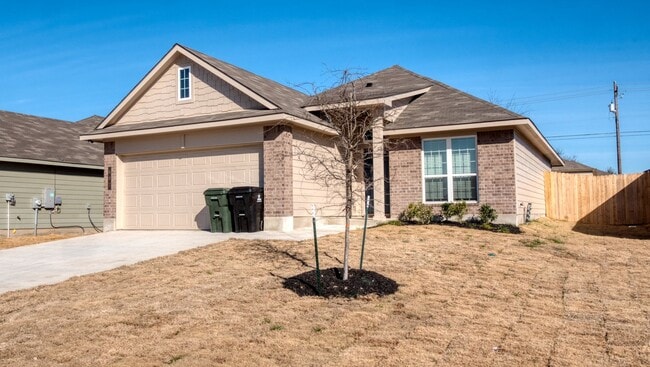 Building Photo - 607 Fallbrook Dr