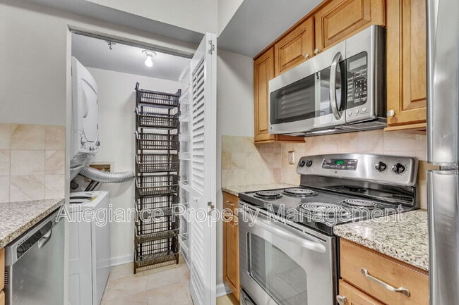 Photo - 1001 N Randolph St