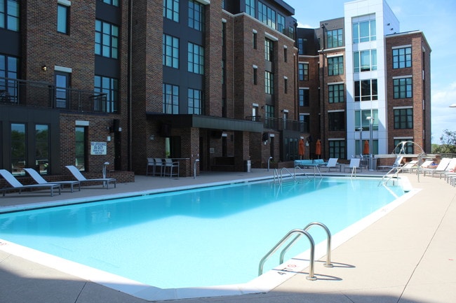 930 NoMo Pool