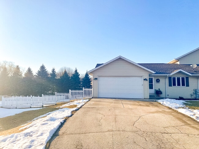 Building Photo - 13057 Velp Ave Unit 1