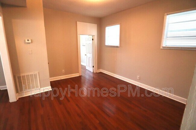 Photo - 27 Nassau St