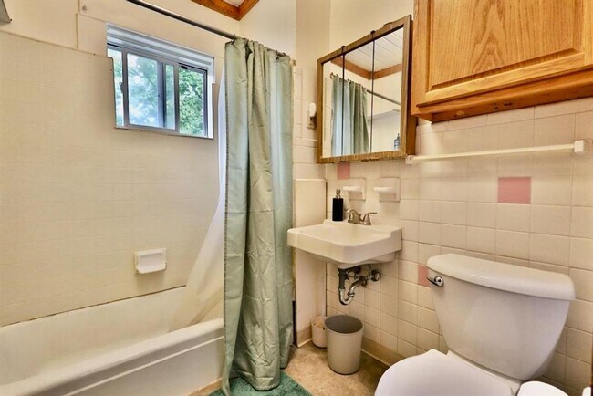 Photo - 1009 Vilas Ave Unidad #1