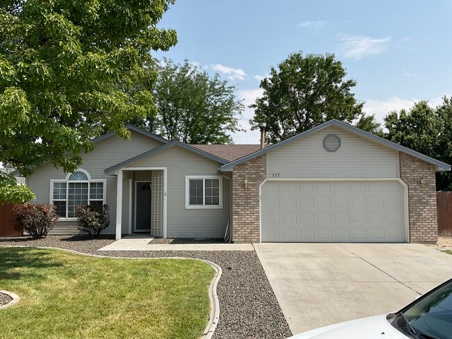 Photo - 117 E Woodbury Dr House