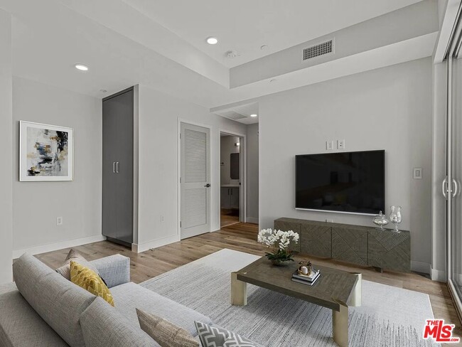 Building Photo - 3308 Mentone Ave Unit A1