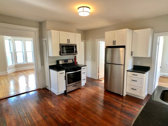 Building Photo - 373 Wickenden St Unit 2