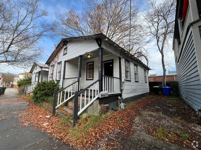 Building Photo - Downtown Charleston Cottage! Rental