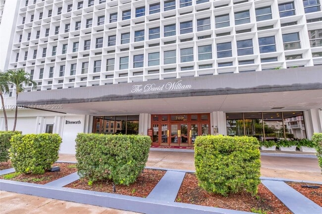 Building Photo - 700 Biltmore Way Unit 918