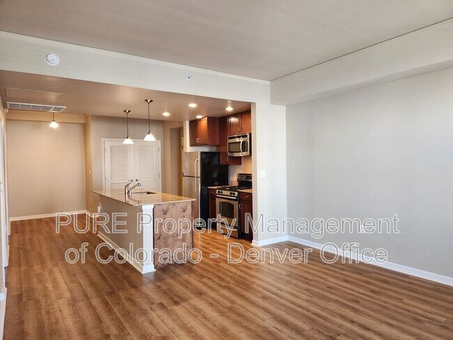 Photo - 1975 N Grant St Unidad 708