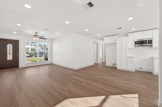 Photo - 1823 Chippendale Rd