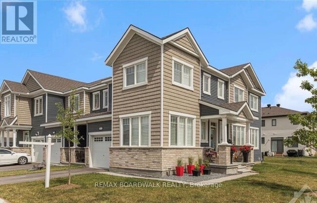 Photo - 741 Derreen Ave