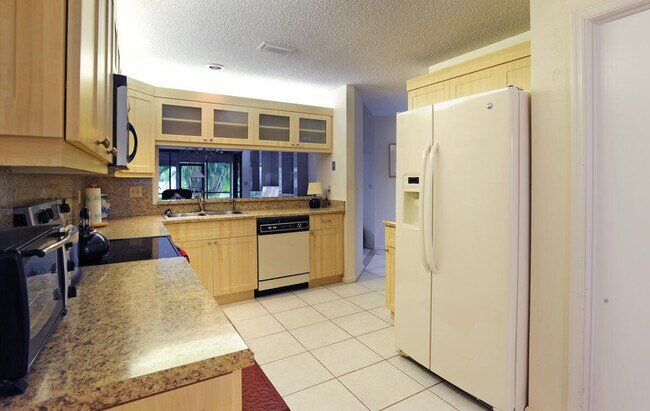 Photo - 896 Windermere Way