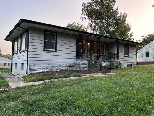 Photo - 2805 NE 56th Ter