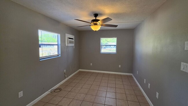 Photo - Studio garage apartment