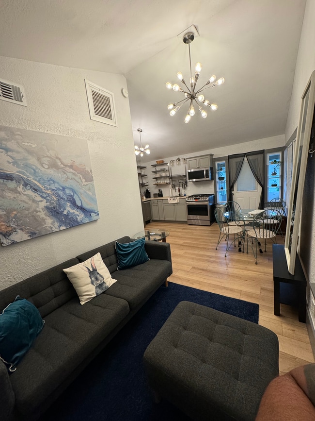 Photo - 3045 Melton St N