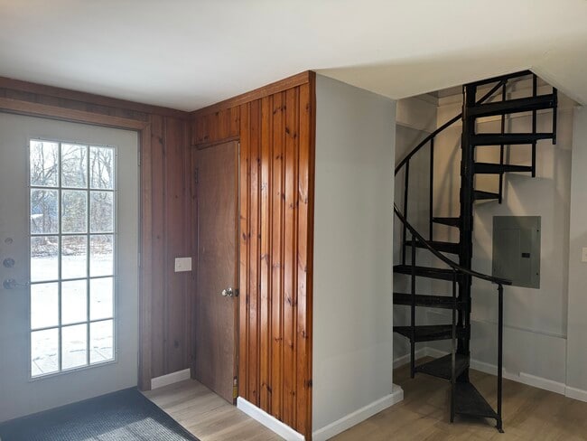 Photo - 352 Hotchkiss Rd