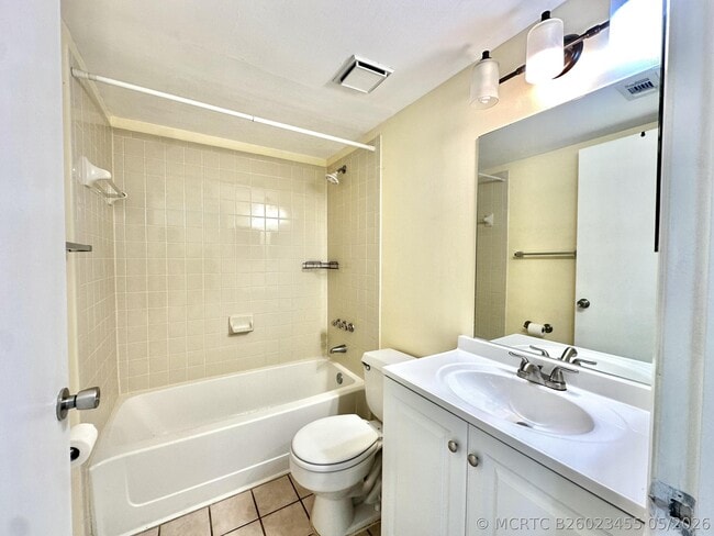 206 Palm Cir W Unit 206