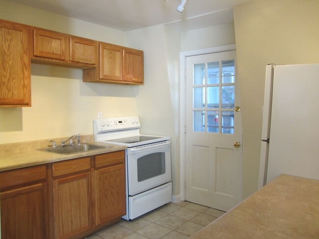 Building Photo - 43-45-45 Storer St Unit 302