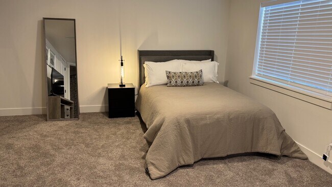 Photo - 717 N 160 E