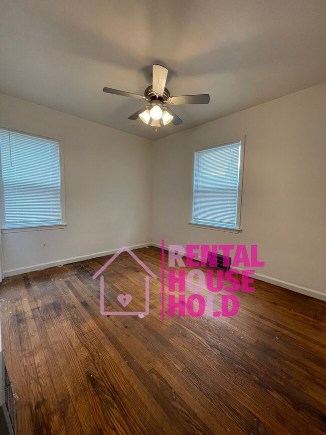 Photo - Security Deposit Slashed in Half JUST $500...