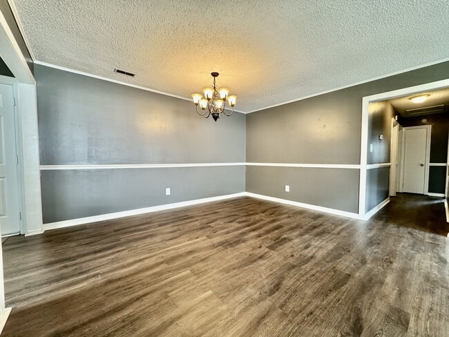 Photo - 1417 Goldfinch Ln