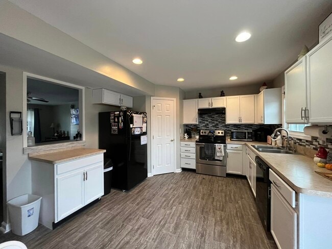 Kitchen - 46 Myatt Ct