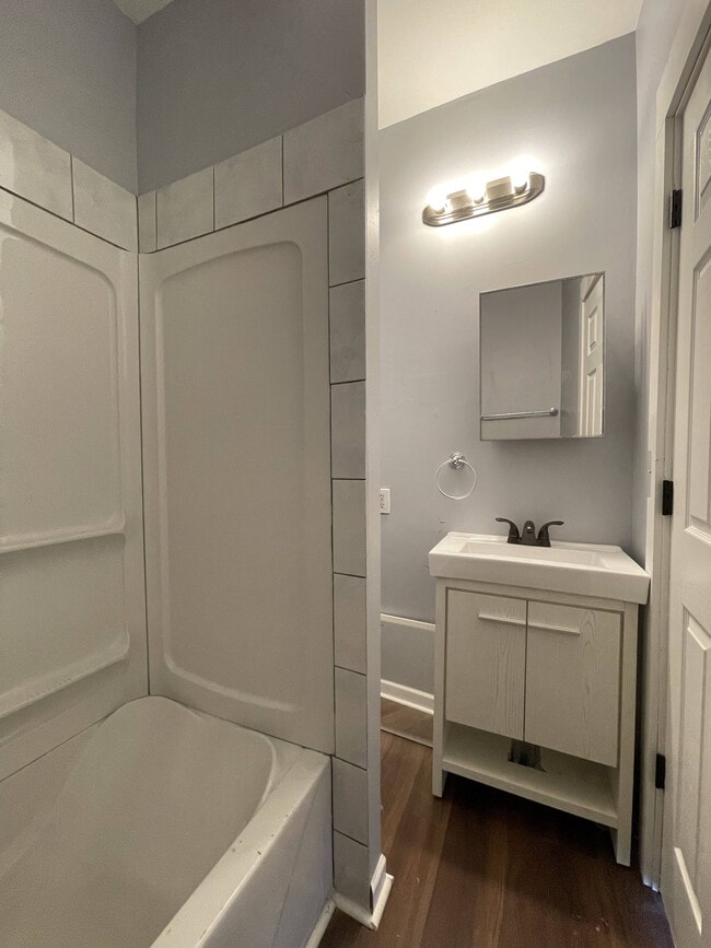 Baño contiguo a la cocina - 3322 W Branting Ln Unidad Lowerr