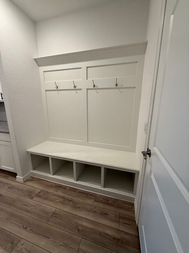 Photo - Room for Family and Friends!