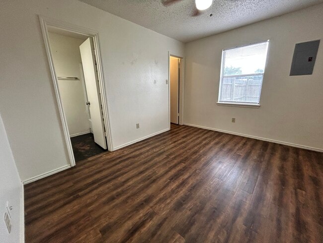 Photo - 4622 Erskine St