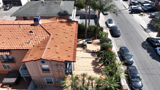 6636 Del Playa Dr Unidad A