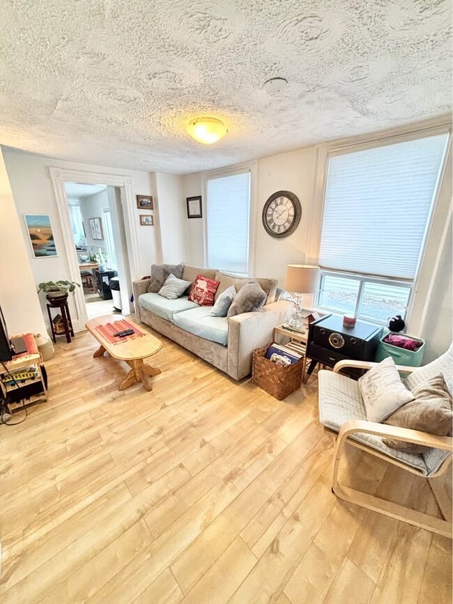 Photo - Spacious 3-Bedroom/1 Bath Apartment – Downtown Fredericton Unité 1