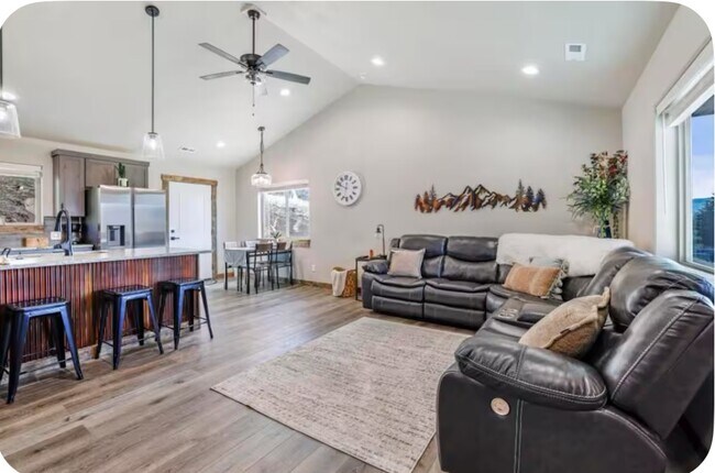 Photo - 102 E Harper Ave