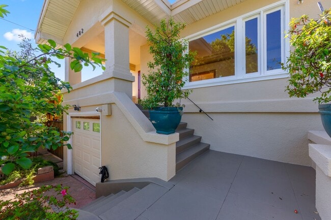 Photo - Classic 3bed/2bath Home Near Lake Merritt with Fresh Updates