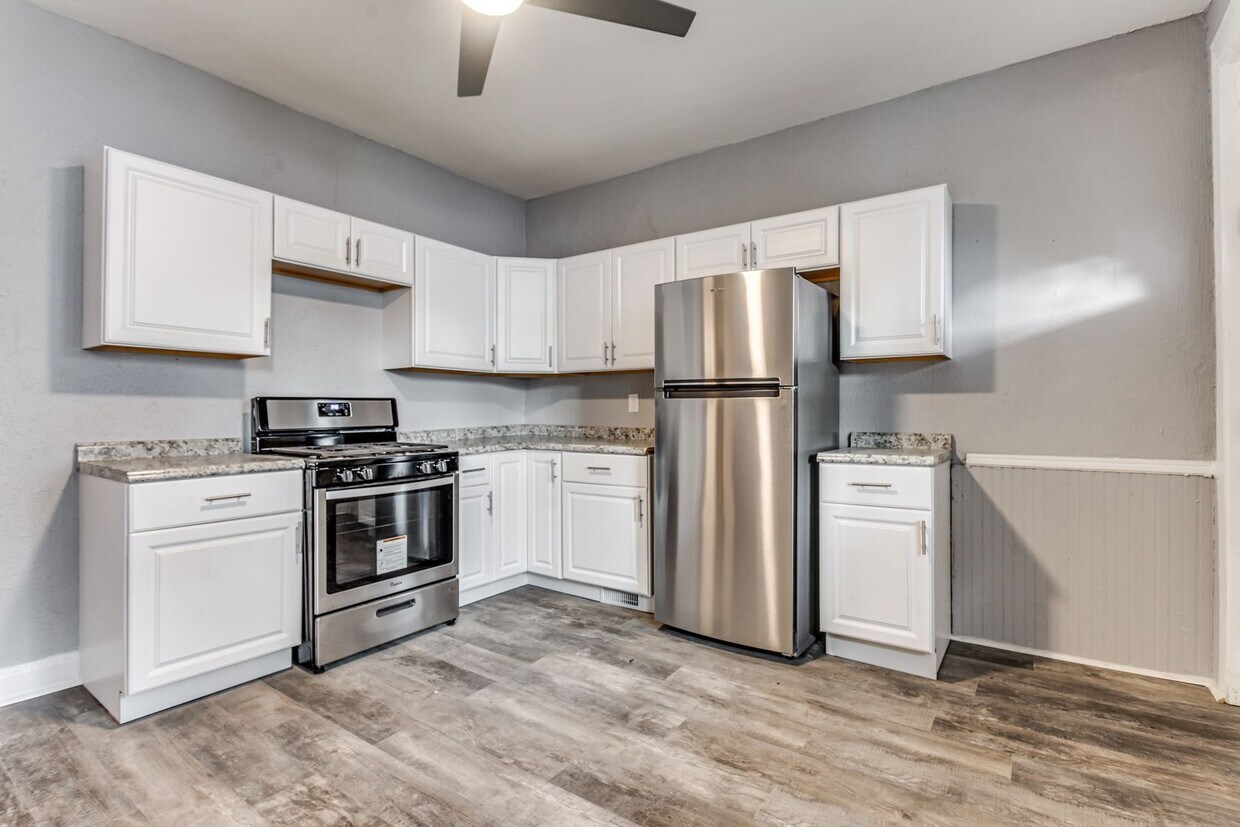 2 Bedroom/1 Bath in Carrick - Available JULY! - 2 Bedroom/1 Bath in Carrick - Available JULY!