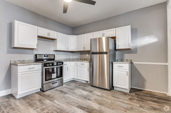 Building Photo - 2 Bedroom/1 Bath in Carrick - Available JULY! Rental