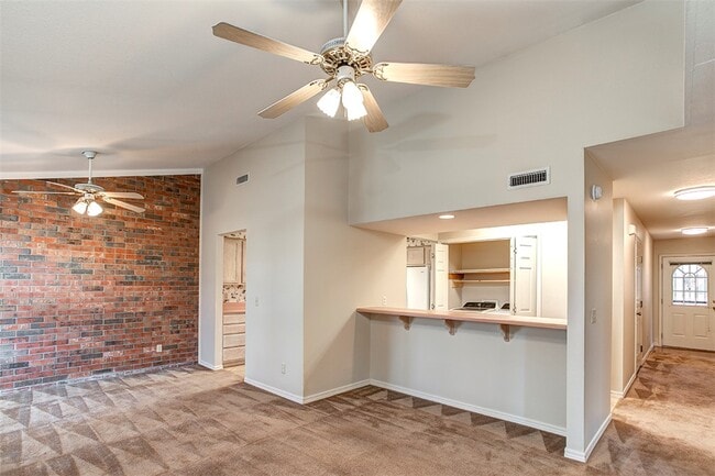 Photo - 706 Meghan St